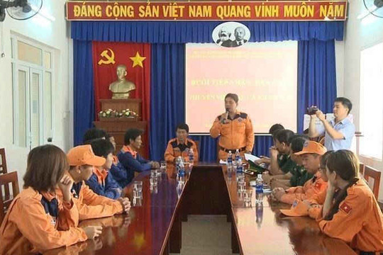 Tiếp nhận 6 ngư dân của tàu cá Khánh Hòa bị chìm trên vùng biển Ninh Thuận