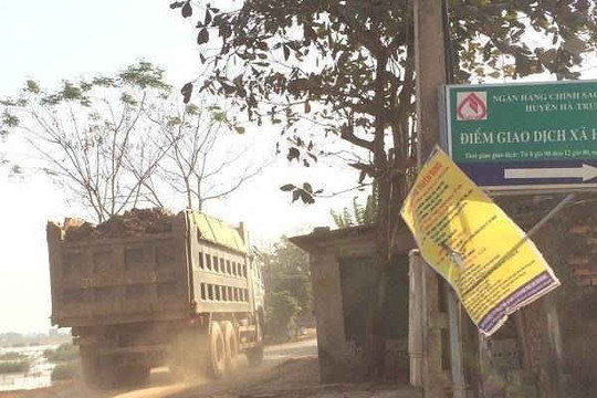 Hà Trung (Thanh Hóa): Xe quá tải “băm nát” đường giao thông nông thôn