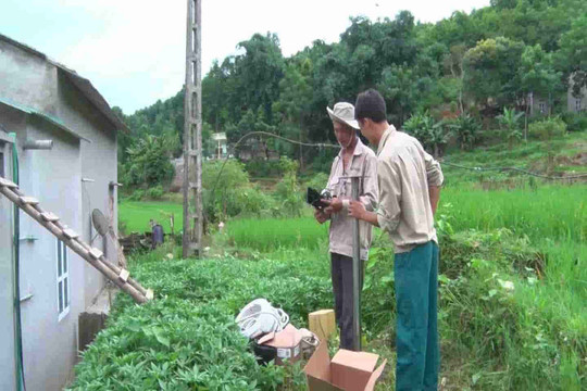 TTKTTV Quốc gia lắp đặt máy đo mưa tự động tại Lào Cai