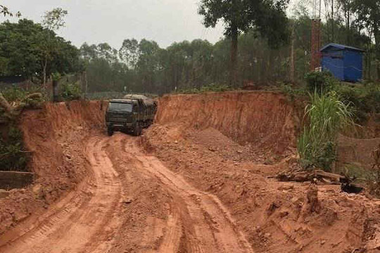 Bắc Giang: Lợi dụng giấy phép hạ độ cao mặt bằng để khai thác đất trái phép