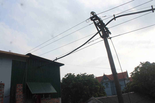 Quảng Ninh: Người dân sợ hãi sống chung với đường dây điện 22kV
