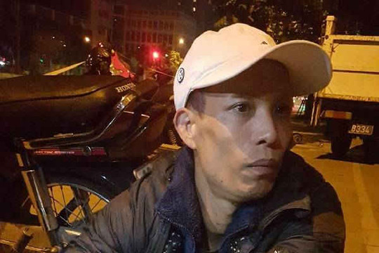 Hà Nội: Bị 141 phát hiện, nam thanh niên định phi tang ma túy giấu trong túi áo