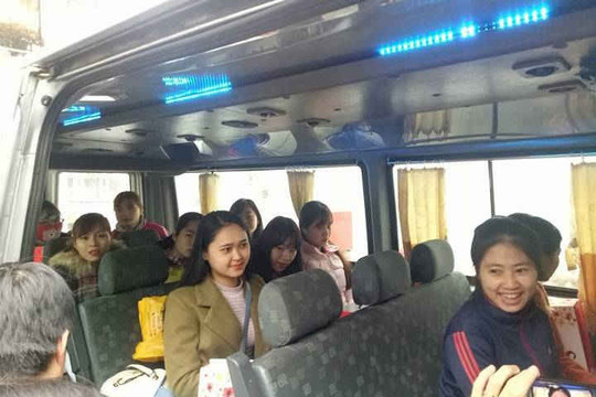 Huế: Nhiều hoạt động hỗ trợ sinh viên khó khăn về quê đón Tết
