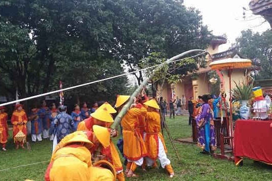 Tái hiện nghi lễ dựng cây nêu ngày Tết tại Đại nội Huế