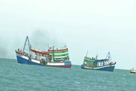 Quảng Trị: Lật thuyền đánh cá, 2 ngư dân mất tích