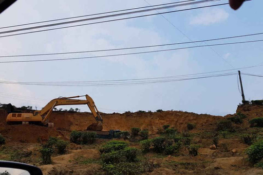 Đông Giang (Quảng Nam): Xe tải chở đất gây ô nhiễm ảnh hưởng đời sống người dân