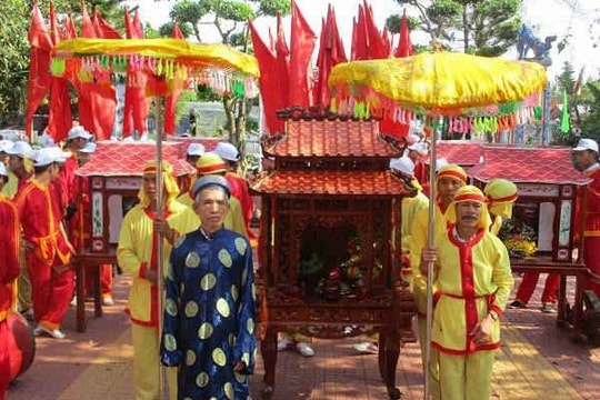 Bình Định: Hàng nghìn du khách đổ về chùa Bà dự Lễ hội đô thị nước mặn