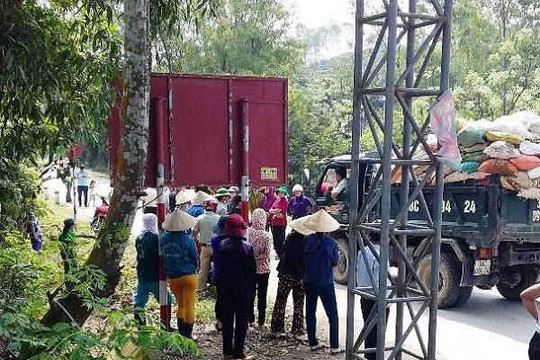 Hà Tĩnh: Nhiều người dân chặn xe không cho đổ rác