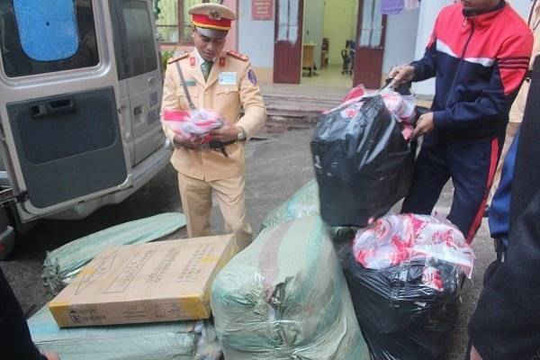 Bắc Giang: Bắt vụ vận chuyển 168 hộp kem hấp tóc không nguồn gốc xuất xứ