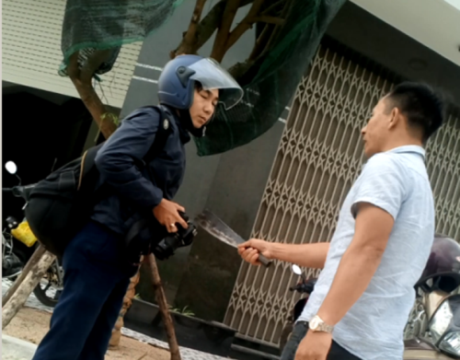 Bình Định: Phóng viên Báo Nông thôn Ngày nay bị côn đồ hành hung, cầm dao dọa giết
