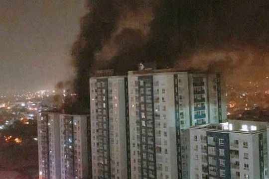 TPHCM: Cháy chung cư cao cấp Carina Plaza, hàng chục người thương vong