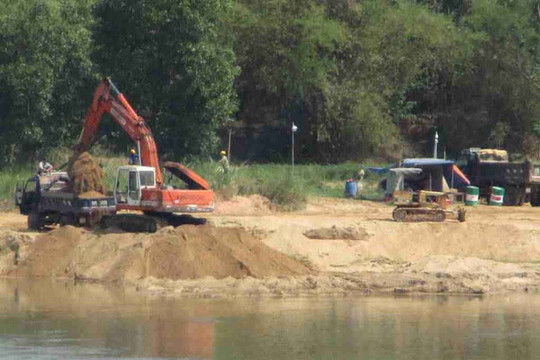 Bình Định: Khai thác cát ồ ạt trên sông Lại Giang, huyện Hoài Nhơn