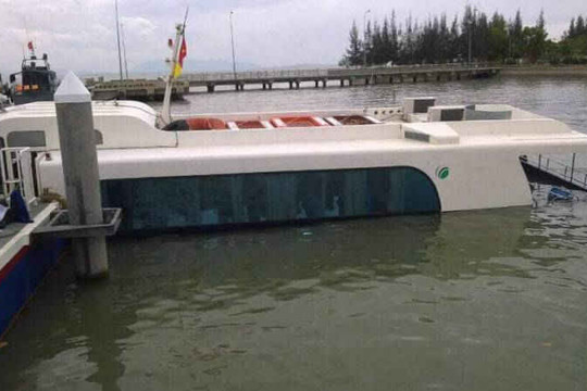 Tàu cao tốc GreenlinesDP bị chìm khi cập bến Cần Giờ