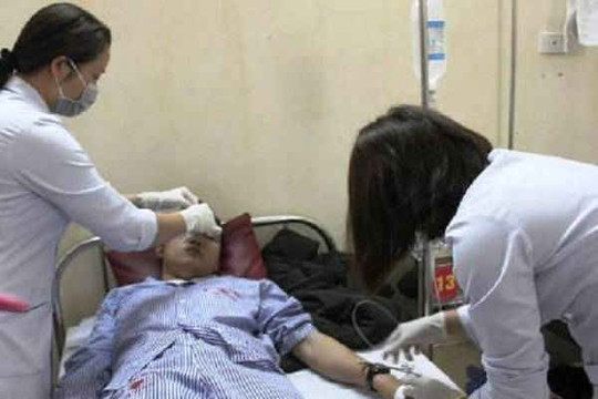 Hà Tĩnh: Đang cấp cứu bệnh nhân, một bác sỹ bị đánh trọng thương