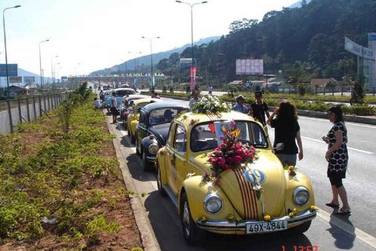 Diễu hành xe Volkswagen cổ tại Festival Huế 2018