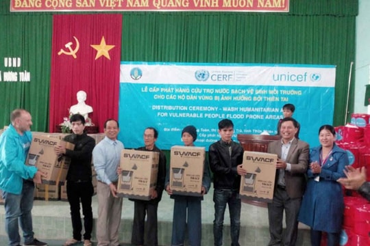 Huế: Cấp phát hàng hỗ trợ của UNICEF cho người dân bị ảnh hưởng bão Damrey