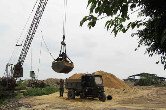 Phú Xuyên (Hà Nội): Ai “bảo kê” cho hàng loạt bãi tập kết cát hoạt động không phép