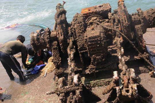 “Giải cứu” con tàu chở hơn 3 ngàn tấn quặng chìm ngỉm gần 5.000 giờ trên vùng biển Quy Nhơn