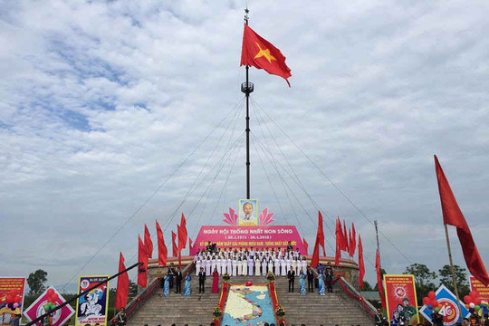 Lễ Thượng cờ Ngày hội thống nhất tại Đôi bờ Hiền Lương Bến Hải ​​​​​​​