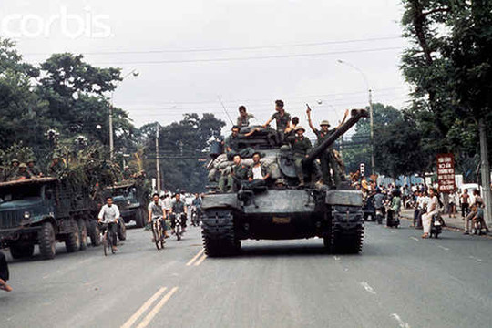 Kỷ niệm 43 năm Giải phóng miền Nam thống nhất đất nước: Đêm đầu tiên ở Sài Gòn