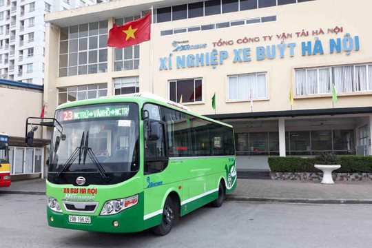 Hà Nội: Đưa vào khai thác 13 xe buýt hiện đại trên tuyến 23
