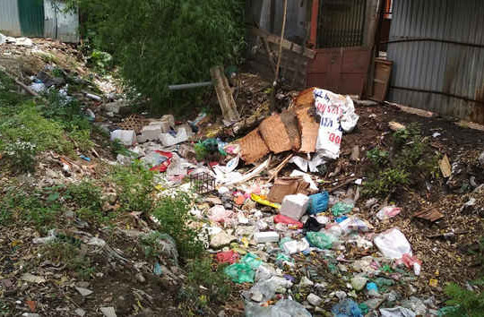 Hà Nội: Dân khốn khổ vì mương Đội Cấn ngập tràn rác thải