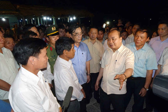 Thủ tướng thăm người dân Thừa Thiên - Huế và Quảng Trị sau khắc phục sự cố môi trường biển