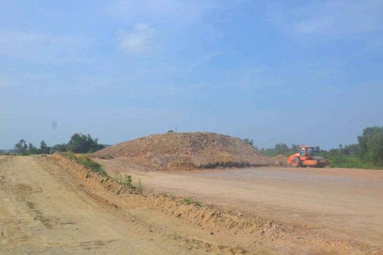 Giải quyết dứt điểm 07 vị trí vướng mắc dự án đường cao tốc Đà Nẵng - Quảng Ngãi, đoạn qua tỉnh Quảng Ngãi