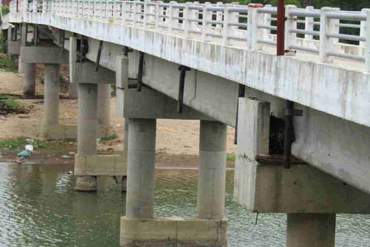 Bình Định: Cầu Tân Xuân mới đưa vào sử dụng chưa đến hai năm đã xuống cấp