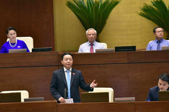 Bộ trưởng Trần Hồng Hà hoàn thành phần trả lời chất vấn tại Kỳ họp thứ 5, Quốc hội khóa XIV