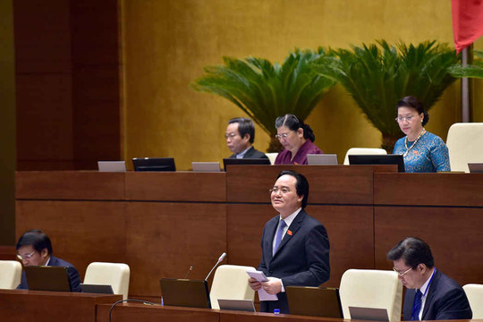 Bộ trưởng Phùng Xuân Nhạ đăng đàn trả lời chất vấn trước Quốc hội