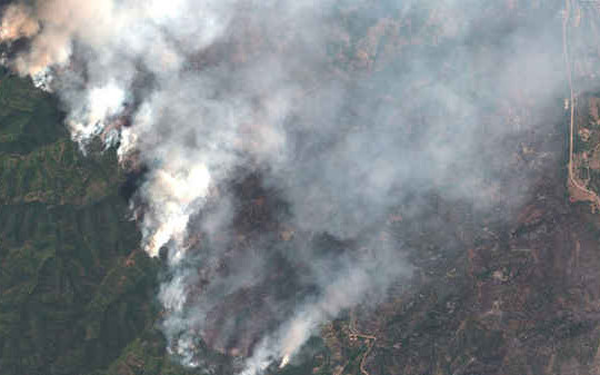 Mỹ: Gió mạnh làm cháy rừng lan nhanh, 2.000 ngôi nhà buộc phải sơ tán