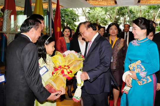 Thủ tướng Nguyễn Xuân Phúc bắt đầu chương trình tham dự Hội nghị cấp cao ACMECS 8 và CLMV 9