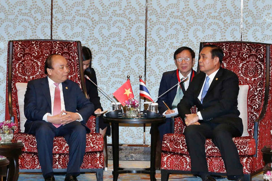 Thủ tướng Chính phủ Nguyễn Xuân Phúc gặp Thủ tướng Thái Lan Pra-dút Chan-o-cha