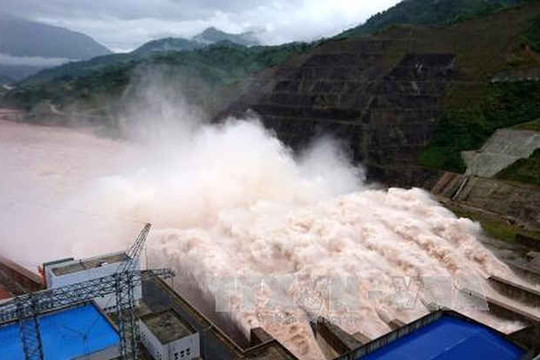 Thủy điện Lai Châu mở 2 cửa đáy xả lũ