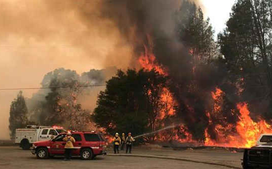 California: Cháy rừng lan nhanh buộc 3.000 người phải sơ tán