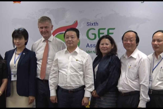 Bộ trưởng Trần Hồng Hà làm việc với các đoàn đại biểu quốc tế tại GEF 6