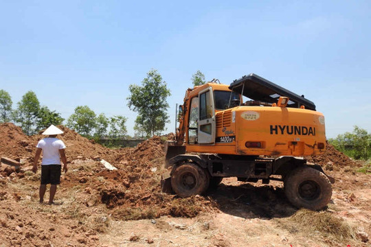 Lạng Giang - Bắc Giang: Người dân tố doanh nghiệp chôn rác thải xuống lòng đất