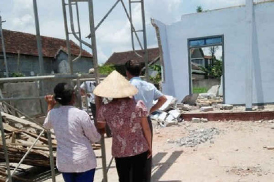 Nghệ An: Hai người tử vong do tường đổ sập khi phá dỡ nhà cũ
