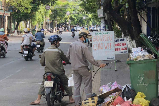 Quảng Ngãi: Dân chặn bãi đổ, nghìn tấn rác hôi thối ngập thành phố