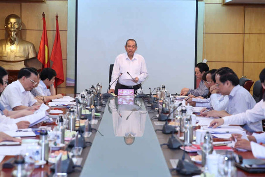 Phó Thủ tướng Trương Hòa Bình kiểm tra việc thực hiện Nghị quyết Trung ương 4 và Chỉ thị 05 tại Bộ TN&MT