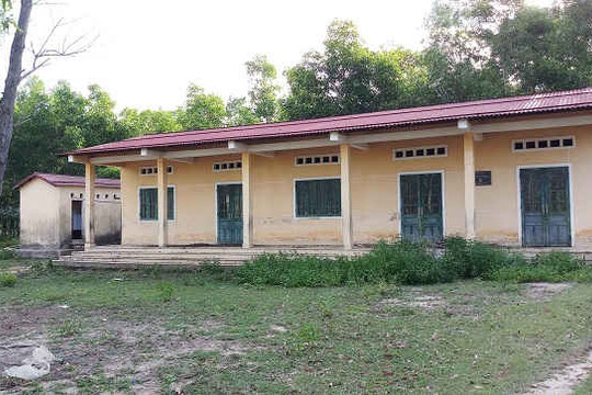 Thừa Thiên- Huế: Xây trường học rồi “đắp chiếu”