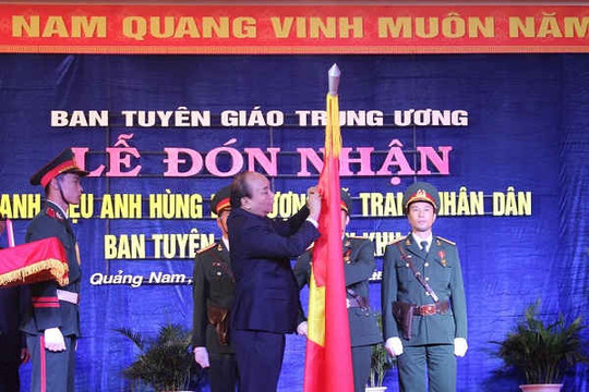 Ban Tuyên huấn Khu ủy Khu V: Đón nhận danh hiệu Anh hùng Lực lượng vũ trang Nhân dân