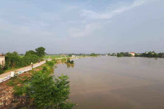 Ngập lụt ở ngoại thành Hà Nội: Nước đã có dấu hiệu rút