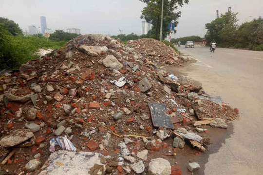Đại Mỗ - Hà Nội: Tái diễn đổ phế thải khối lượng lớn trên Đại lộ Thăng Long