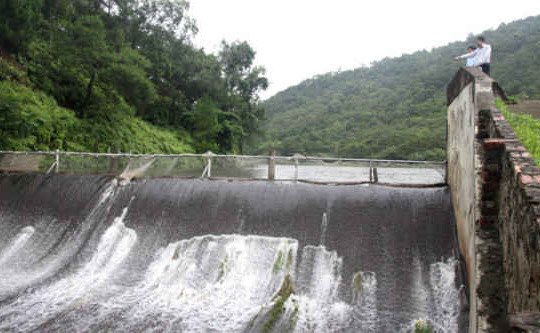 Hà Nội: Mực nước nhiều sông, hồ vẫn ở mức cao