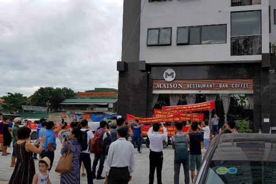 Nghệ An: Khách hàng căng băng rôn “tố” chủ đầu tư Chung cư Bảo Sơn Complex vi phạm hợp đồng