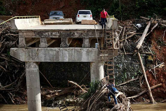 Số người chết từ bão Maria ở Puerto Rico tăng lên gần 3.000 người