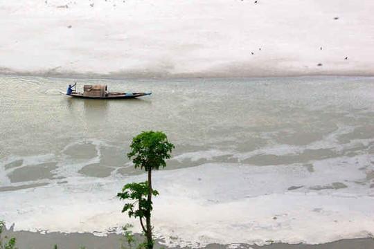 Cảnh báo lũ lụt khi khối lượng nước chưa từng có chảy xuống Brahmaputra