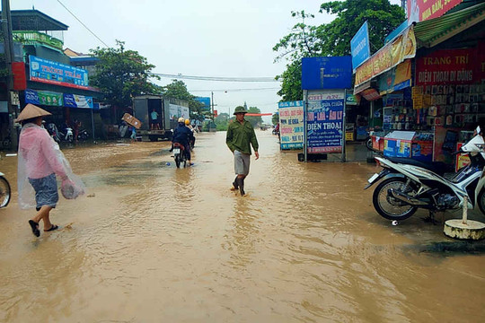 Mưa lớn gây ngập úng nghiêm trọng khu vực lòng chảo Điện Biên